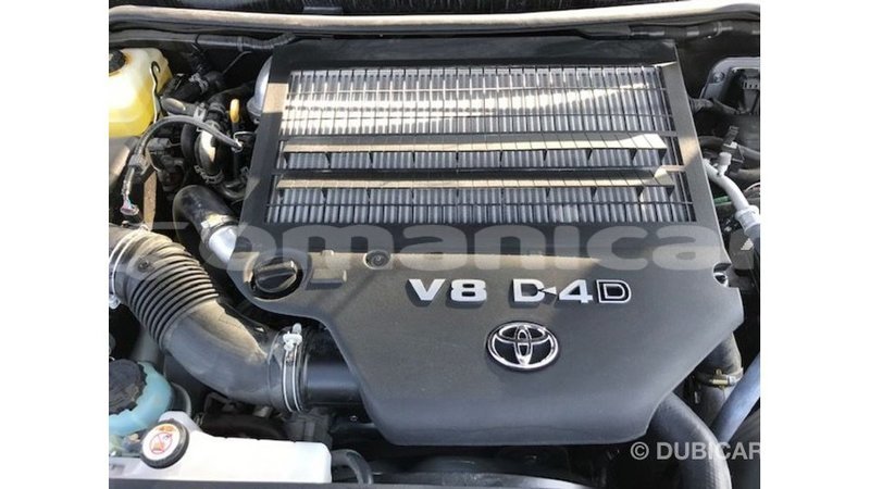 Big with watermark toyota land cruiser dhufar import dubai 2980