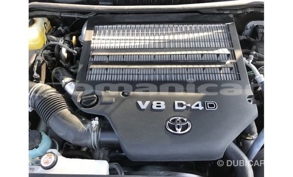 Buy Import Toyota Land Cruiser White Car in Import - Dubai in Dhufar Buy Import Toyota Land Cruiser White Car in Import - Dubai in Dhufar
