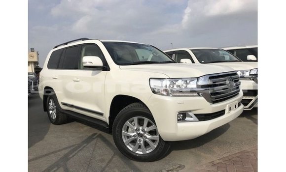 Buy Import Toyota Land Cruiser White Car in Import - Dubai in Dhufar Buy Import Toyota Land Cruiser White Car in Import - Dubai in Dhufar