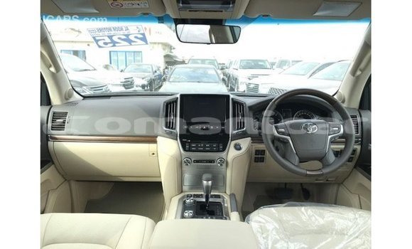 Buy Import Toyota Land Cruiser White Car in Import - Dubai in Dhufar Buy Import Toyota Land Cruiser White Car in Import - Dubai in Dhufar