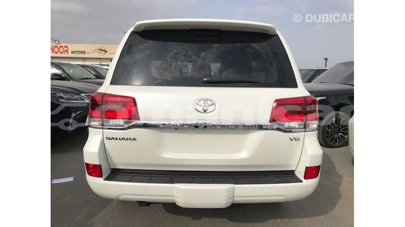Big with watermark toyota land cruiser dhufar import dubai 2982