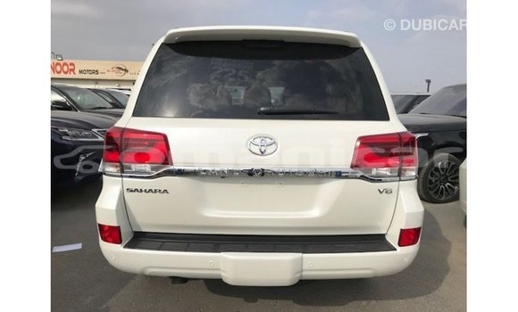 Buy Import Toyota Land Cruiser White Car in Import - Dubai in Dhufar Buy Import Toyota Land Cruiser White Car in Import - Dubai in Dhufar
