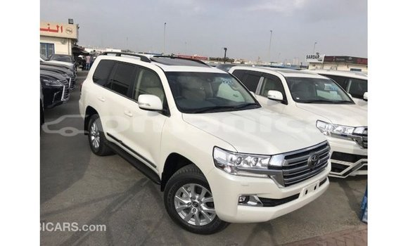 Buy Import Toyota Land Cruiser White Car in Import - Dubai in Dhufar Buy Import Toyota Land Cruiser White Car in Import - Dubai in Dhufar