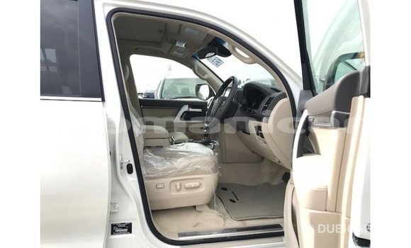 Buy Import Toyota Land Cruiser White Car in Import - Dubai in Dhufar Buy Import Toyota Land Cruiser White Car in Import - Dubai in Dhufar
