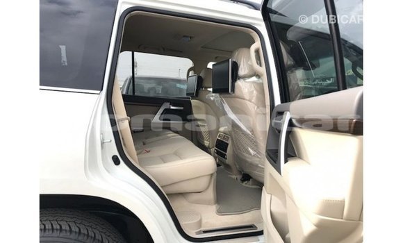 Buy Import Toyota Land Cruiser White Car in Import - Dubai in Dhufar Buy Import Toyota Land Cruiser White Car in Import - Dubai in Dhufar