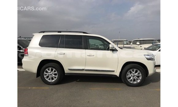 Buy Import Toyota Land Cruiser White Car in Import - Dubai in Dhufar Buy Import Toyota Land Cruiser White Car in Import - Dubai in Dhufar