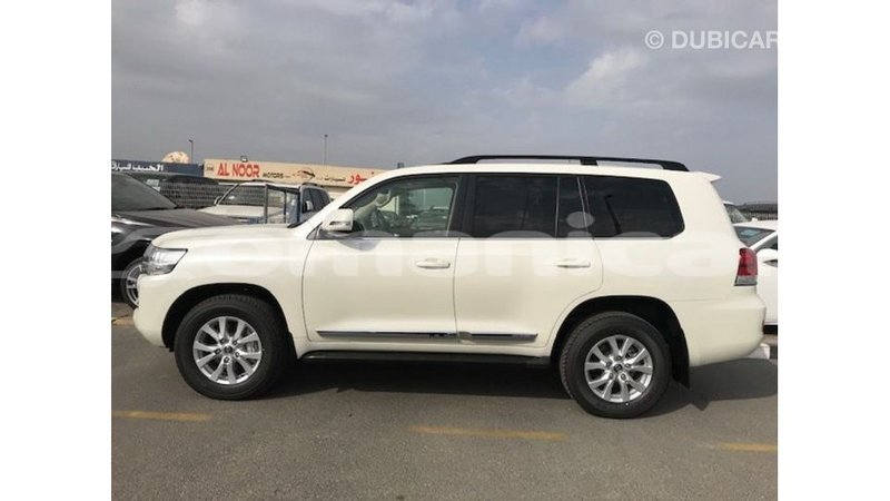 Big with watermark toyota land cruiser dhufar import dubai 2982