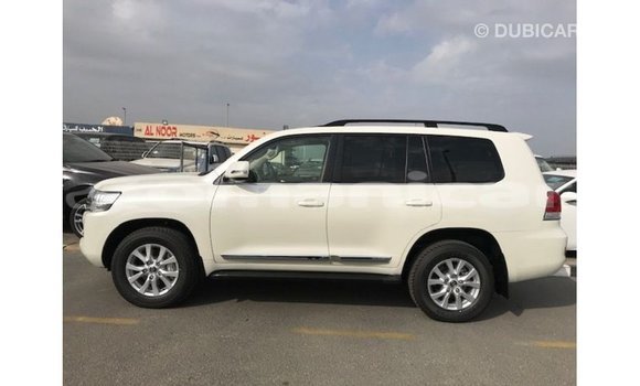 Buy Import Toyota Land Cruiser White Car in Import - Dubai in Dhufar Buy Import Toyota Land Cruiser White Car in Import - Dubai in Dhufar