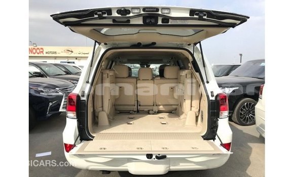 Buy Import Toyota Land Cruiser White Car in Import - Dubai in Dhufar Buy Import Toyota Land Cruiser White Car in Import - Dubai in Dhufar