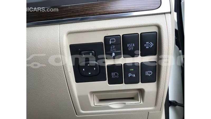 Big with watermark toyota land cruiser dhufar import dubai 2982