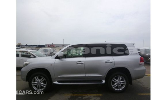 Buy Import Toyota Land Cruiser Other Car in Import - Dubai in Dhufar Buy Import Toyota Land Cruiser Other Car in Import - Dubai in Dhufar