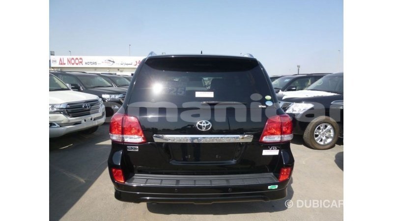 Big with watermark toyota land cruiser dhufar import dubai 2987