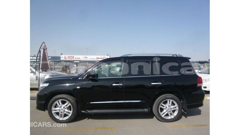 Big with watermark toyota land cruiser dhufar import dubai 2987