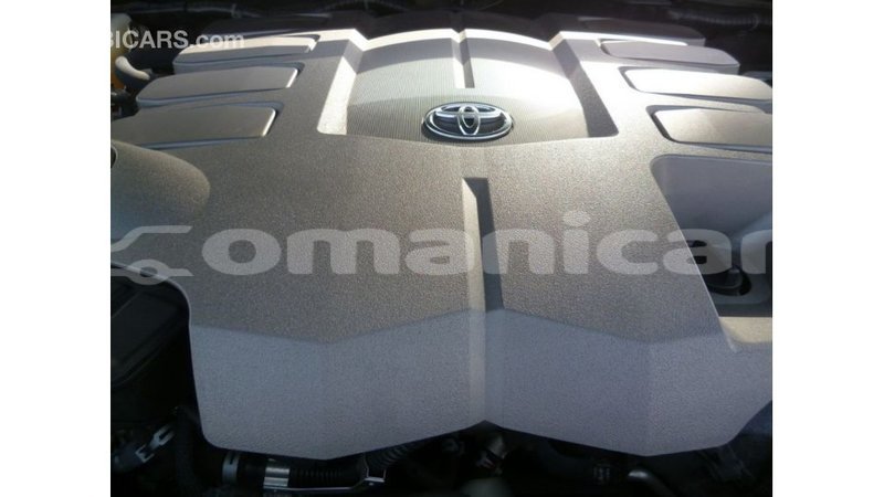 Big with watermark toyota land cruiser dhufar import dubai 2987