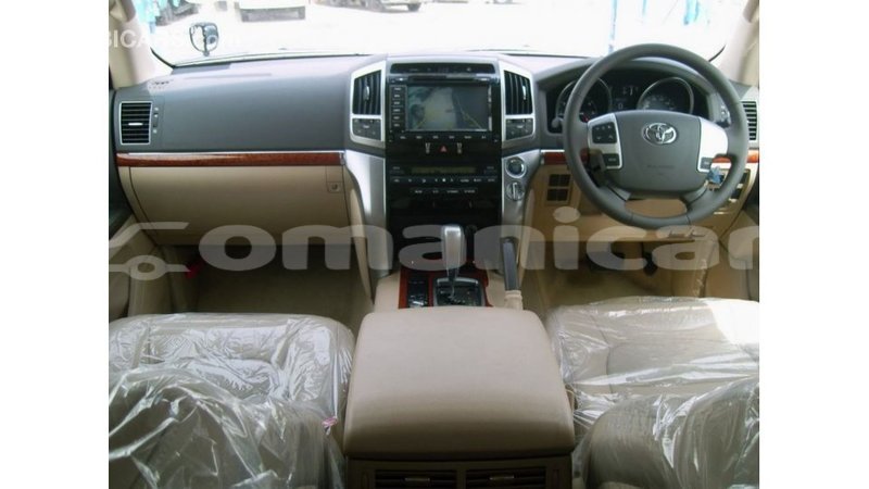 Big with watermark toyota land cruiser dhufar import dubai 2991