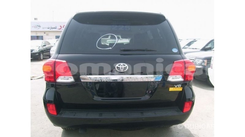 Big with watermark toyota land cruiser dhufar import dubai 2991