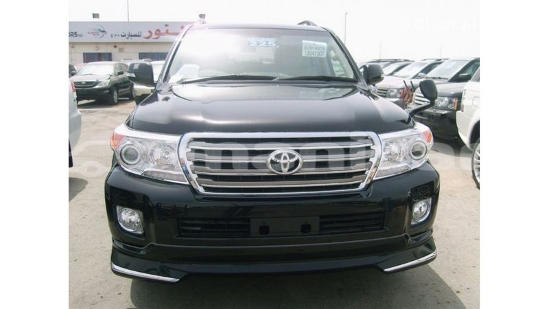 Big with watermark toyota land cruiser dhufar import dubai 2991