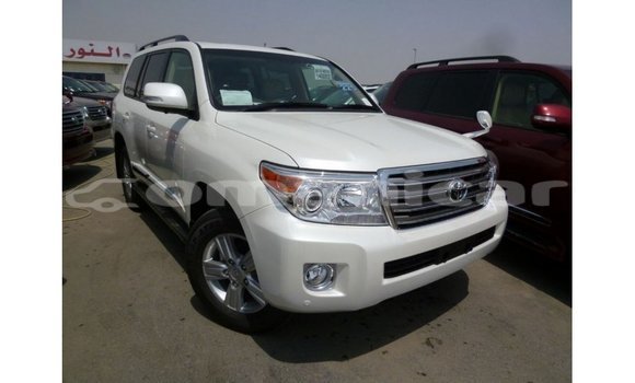 Buy Import Toyota Land Cruiser White Car in Import - Dubai in Dhufar Buy Import Toyota Land Cruiser White Car in Import - Dubai in Dhufar