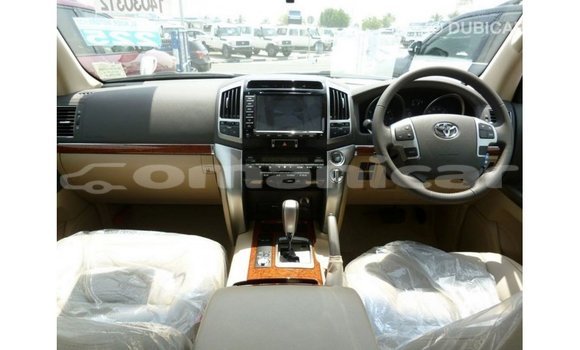 Buy Import Toyota Land Cruiser White Car in Import - Dubai in Dhufar Buy Import Toyota Land Cruiser White Car in Import - Dubai in Dhufar