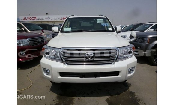 Buy Import Toyota Land Cruiser White Car in Import - Dubai in Dhufar Buy Import Toyota Land Cruiser White Car in Import - Dubai in Dhufar