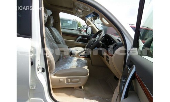 Buy Import Toyota Land Cruiser White Car in Import - Dubai in Dhufar Buy Import Toyota Land Cruiser White Car in Import - Dubai in Dhufar