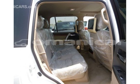 Buy Import Toyota Land Cruiser White Car in Import - Dubai in Dhufar Buy Import Toyota Land Cruiser White Car in Import - Dubai in Dhufar