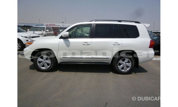 Buy Import Toyota Land Cruiser White Car in Import - Dubai in Dhufar Buy Import Toyota Land Cruiser White Car in Import - Dubai in Dhufar