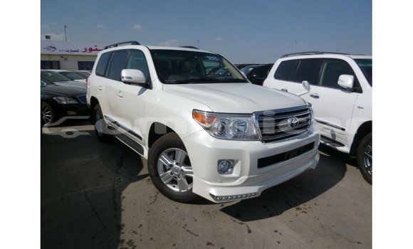 Buy Import Toyota Land Cruiser White Car in Import - Dubai in Dhufar Buy Import Toyota Land Cruiser White Car in Import - Dubai in Dhufar