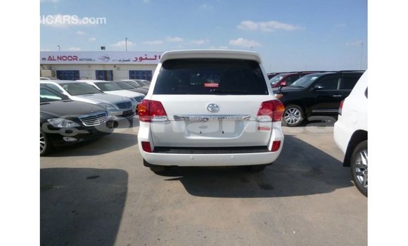 Buy Import Toyota Land Cruiser White Car in Import - Dubai in Dhufar Buy Import Toyota Land Cruiser White Car in Import - Dubai in Dhufar