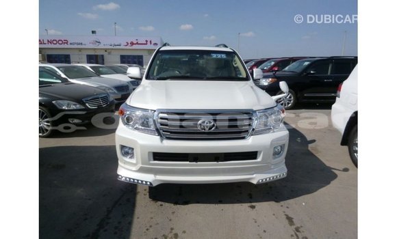 Buy Import Toyota Land Cruiser White Car in Import - Dubai in Dhufar Buy Import Toyota Land Cruiser White Car in Import - Dubai in Dhufar