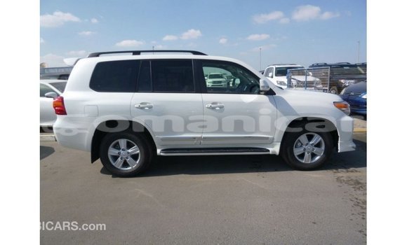Buy Import Toyota Land Cruiser White Car in Import - Dubai in Dhufar Buy Import Toyota Land Cruiser White Car in Import - Dubai in Dhufar