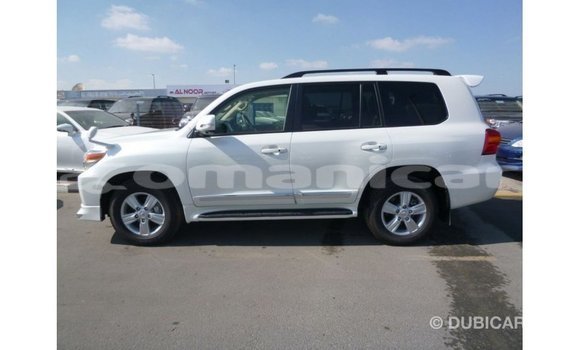 Buy Import Toyota Land Cruiser White Car in Import - Dubai in Dhufar Buy Import Toyota Land Cruiser White Car in Import - Dubai in Dhufar