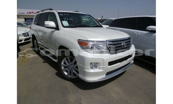 Buy Import Toyota Land Cruiser White Car in Import - Dubai in Dhufar Buy Import Toyota Land Cruiser White Car in Import - Dubai in Dhufar