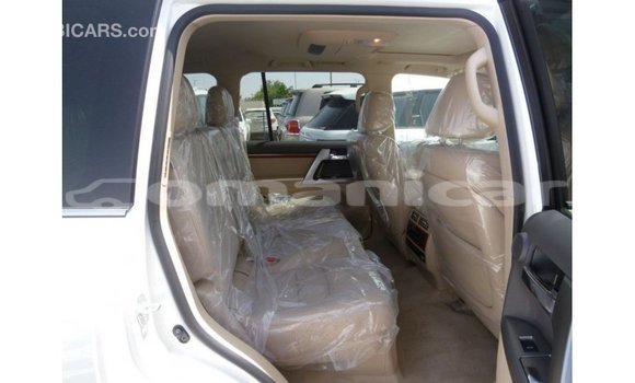 Buy Import Toyota Land Cruiser White Car in Import - Dubai in Dhufar Buy Import Toyota Land Cruiser White Car in Import - Dubai in Dhufar