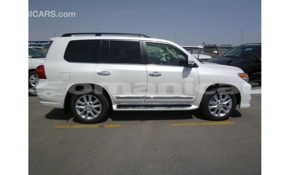 Buy Import Toyota Land Cruiser White Car in Import - Dubai in Dhufar Buy Import Toyota Land Cruiser White Car in Import - Dubai in Dhufar