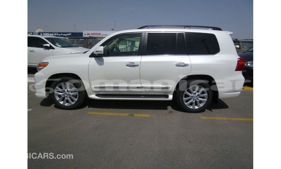 Buy Import Toyota Land Cruiser White Car in Import - Dubai in Dhufar Buy Import Toyota Land Cruiser White Car in Import - Dubai in Dhufar