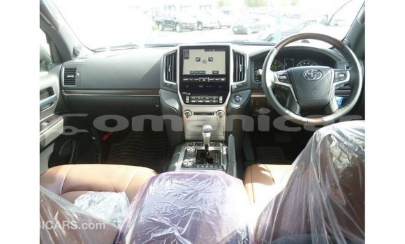 Buy Import Toyota Land Cruiser White Car in Import - Dubai in Dhufar Buy Import Toyota Land Cruiser White Car in Import - Dubai in Dhufar