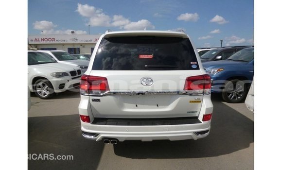 Buy Import Toyota Land Cruiser White Car in Import - Dubai in Dhufar Buy Import Toyota Land Cruiser White Car in Import - Dubai in Dhufar
