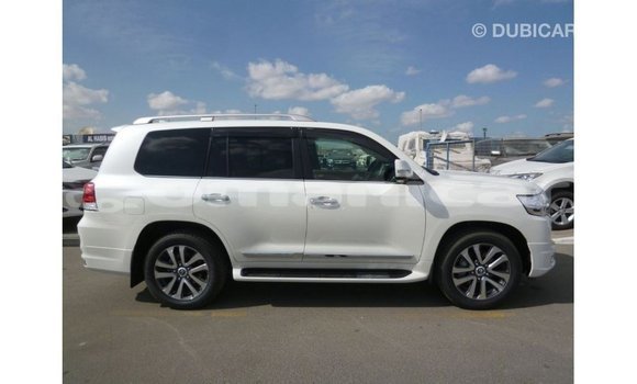 Buy Import Toyota Land Cruiser White Car in Import - Dubai in Dhufar Buy Import Toyota Land Cruiser White Car in Import - Dubai in Dhufar