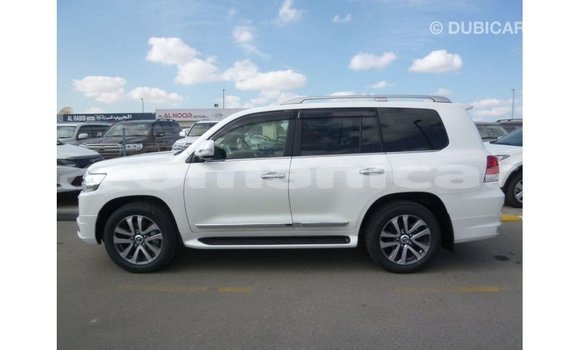 Buy Import Toyota Land Cruiser White Car in Import - Dubai in Dhufar Buy Import Toyota Land Cruiser White Car in Import - Dubai in Dhufar