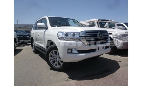 Buy Import Toyota Land Cruiser White Car in Import - Dubai in Dhufar Buy Import Toyota Land Cruiser White Car in Import - Dubai in Dhufar
