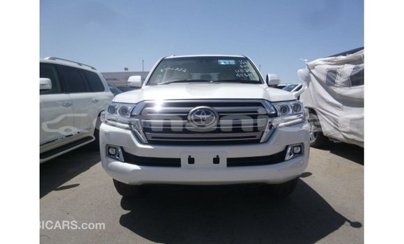 Buy Import Toyota Land Cruiser White Car in Import - Dubai in Dhufar Buy Import Toyota Land Cruiser White Car in Import - Dubai in Dhufar