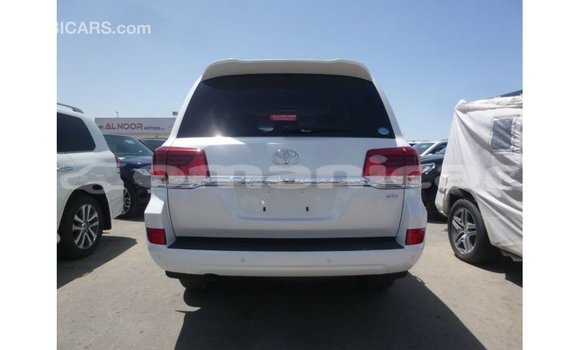 Buy Import Toyota Land Cruiser White Car in Import - Dubai in Dhufar Buy Import Toyota Land Cruiser White Car in Import - Dubai in Dhufar