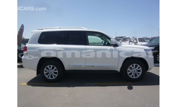 Buy Import Toyota Land Cruiser White Car in Import - Dubai in Dhufar Buy Import Toyota Land Cruiser White Car in Import - Dubai in Dhufar