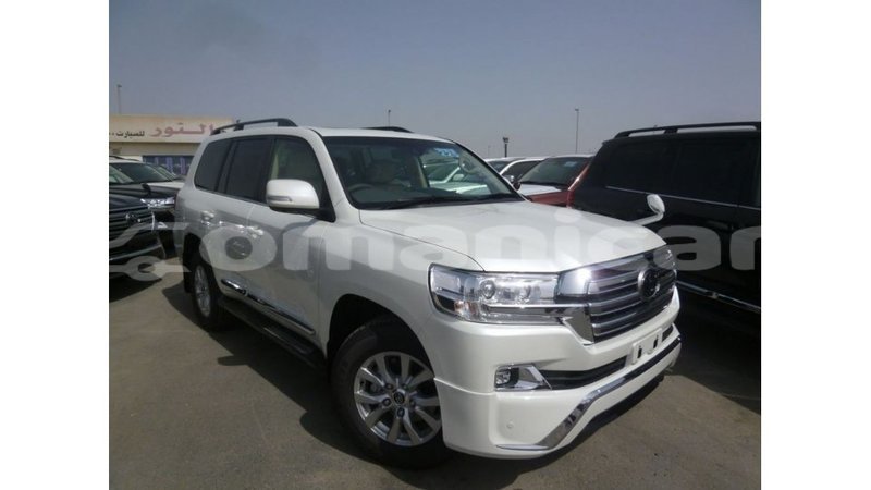 Big with watermark toyota land cruiser dhufar import dubai 3004