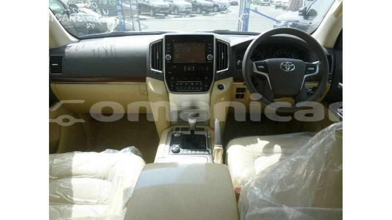 Big with watermark toyota land cruiser dhufar import dubai 3004