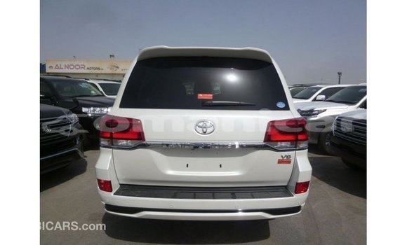 Buy Import Toyota Land Cruiser White Car in Import - Dubai in Dhufar Buy Import Toyota Land Cruiser White Car in Import - Dubai in Dhufar