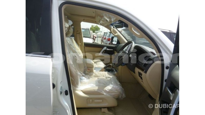 Big with watermark toyota land cruiser dhufar import dubai 3004