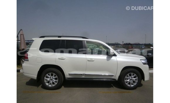 Buy Import Toyota Land Cruiser White Car in Import - Dubai in Dhufar Buy Import Toyota Land Cruiser White Car in Import - Dubai in Dhufar