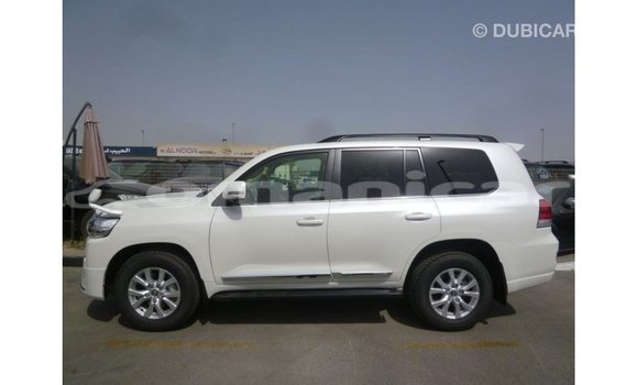 Buy Import Toyota Land Cruiser White Car in Import - Dubai in Dhufar Buy Import Toyota Land Cruiser White Car in Import - Dubai in Dhufar